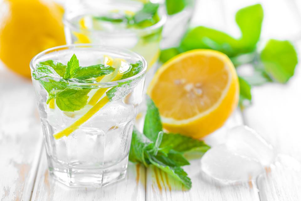 You are currently viewing 8 benefícios surpreendentes da água de limão